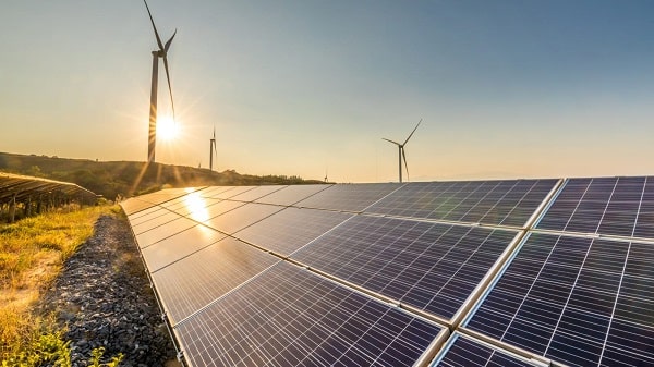 انرژی تجدید پذیر مانند انرژی خورشیدی و انرژی بادی