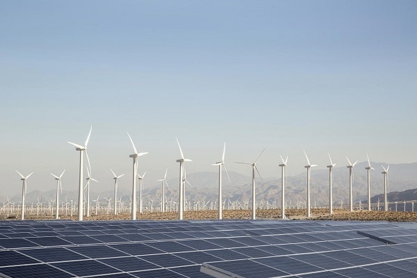انرژی های تجدید پذیر مانند انرزی خورشیدی و انرزی بادی